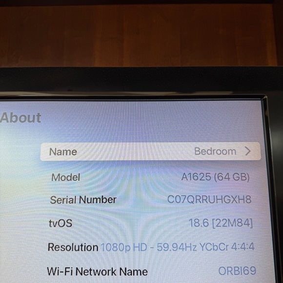 Apple TV 4th Generation 64GB HD Media Streamer - A1625 - Cable Remote with Case - Picture 2 of 8